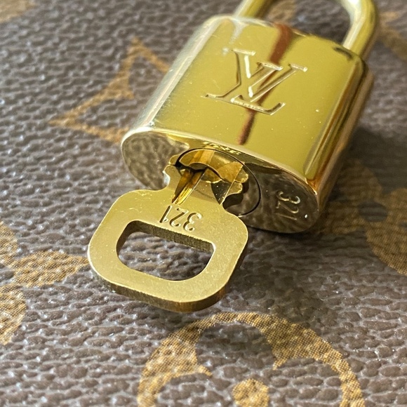 Louis Vuitton brass lock set with key #321 Authentic padlock EXCELLENT! - Picture 5 of 5